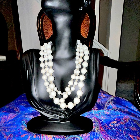 white multi-strand white beads - Picture 1 of 4